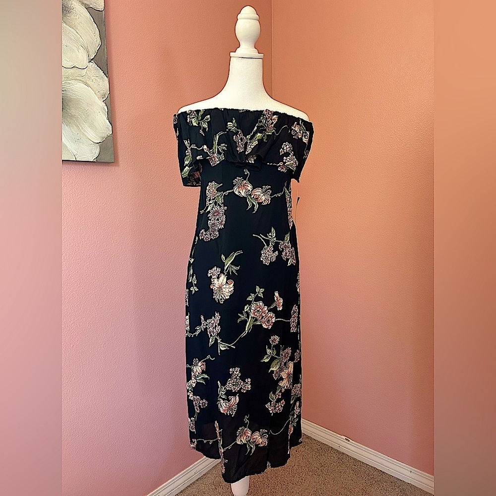Flynn Skye romantic Fiona strapless midi dress in black botanical. NWT size Xs.